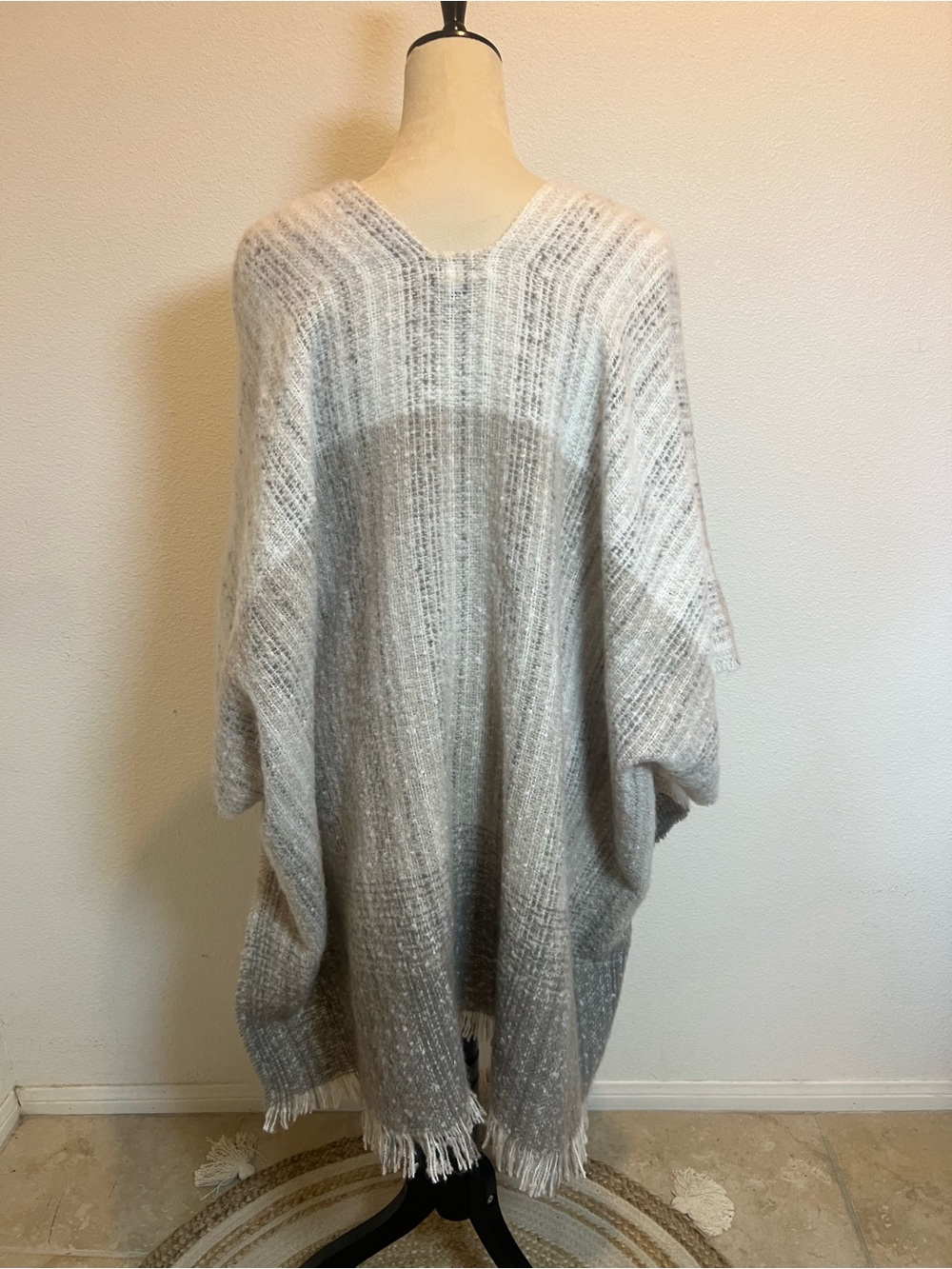 Cejon Cream Knit Poncho Wrap Fringe Super Soft Shawl Blanket one Size Boho - Picture 2 of 6